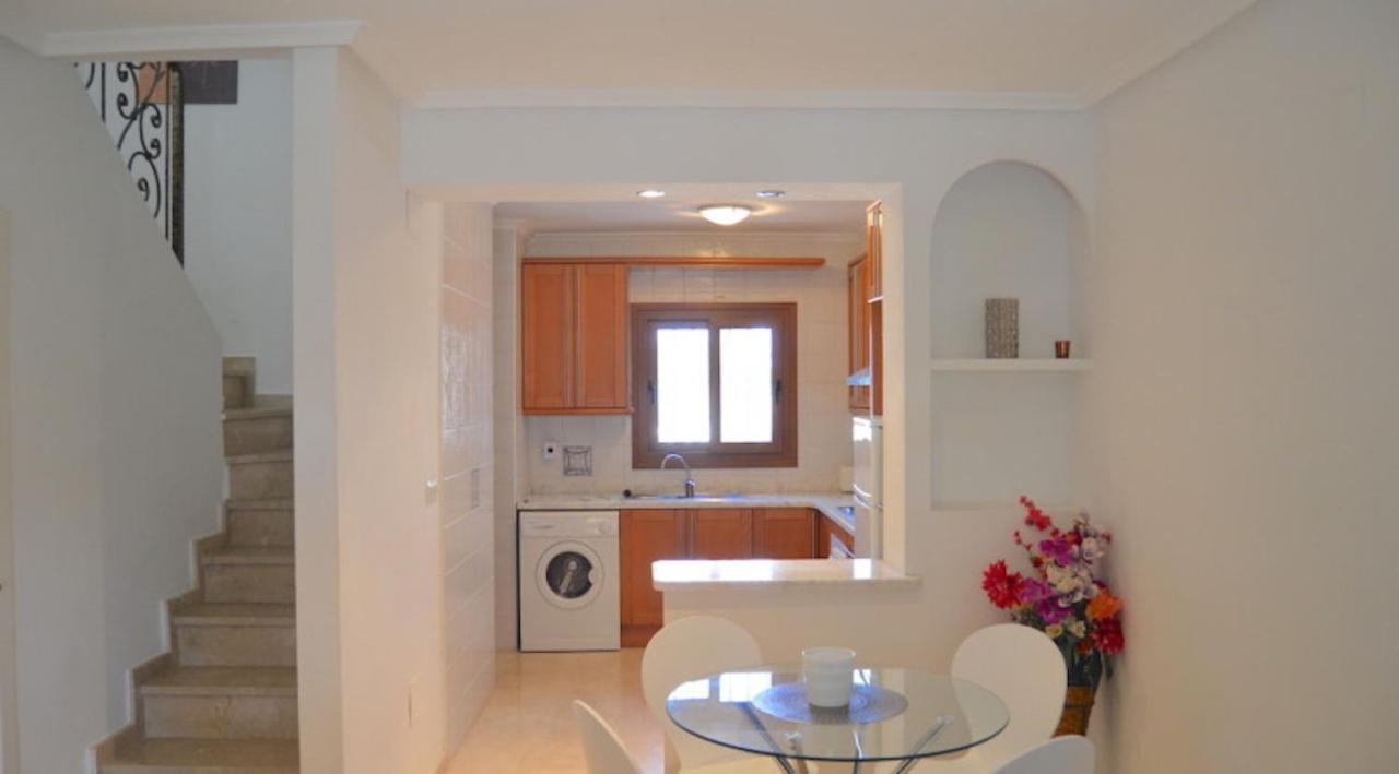 Villamartin, Lovely 2 Bed House, Short Walk To The Plaza. オリウエラ エクステリア 写真